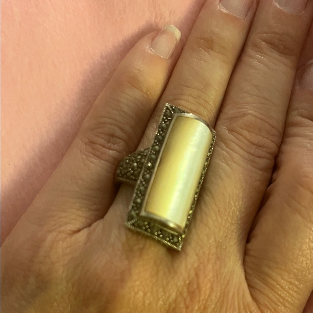 18# Elegant Silver and Like Mother Pearl Ring